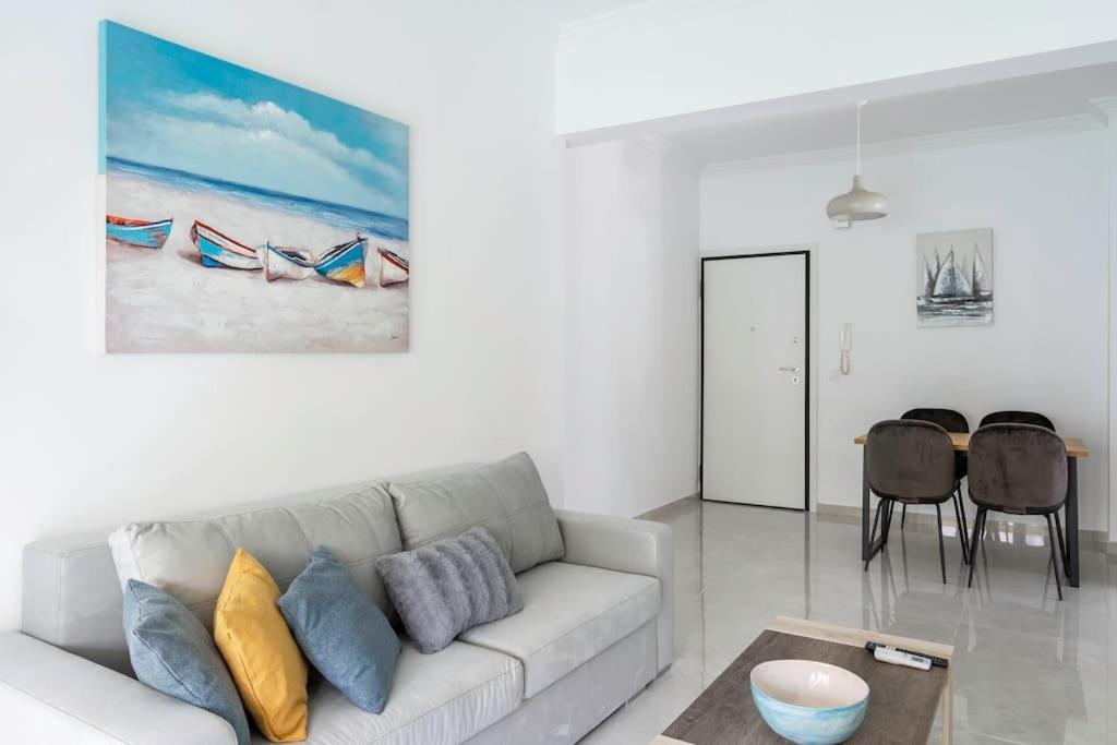 Alimos Sun-Filled Apartment Atenas Exterior foto